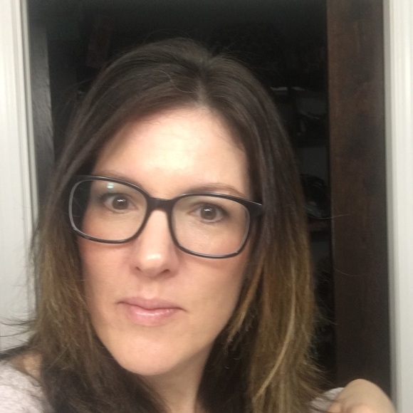 Meet your Posher, Larissa - Picture 1 of 1